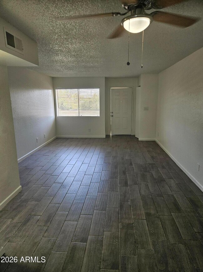 Building Photo - 3810 E Earll Dr