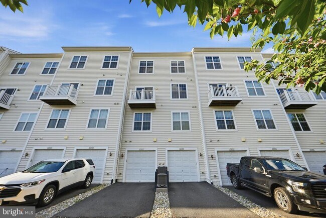 Building Photo - 43849 Kingston Station Terrace