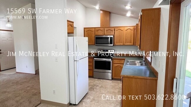Building Photo - 15569 SW Farmer Way