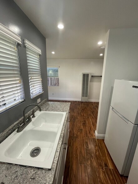 Building Photo - 508 S Catalina Ave