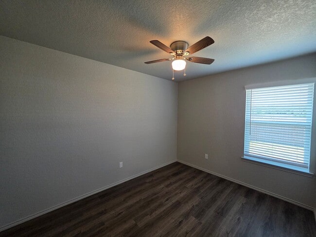 Building Photo - 3 Bedroom / 2 Bath Duplex Copperas Cove