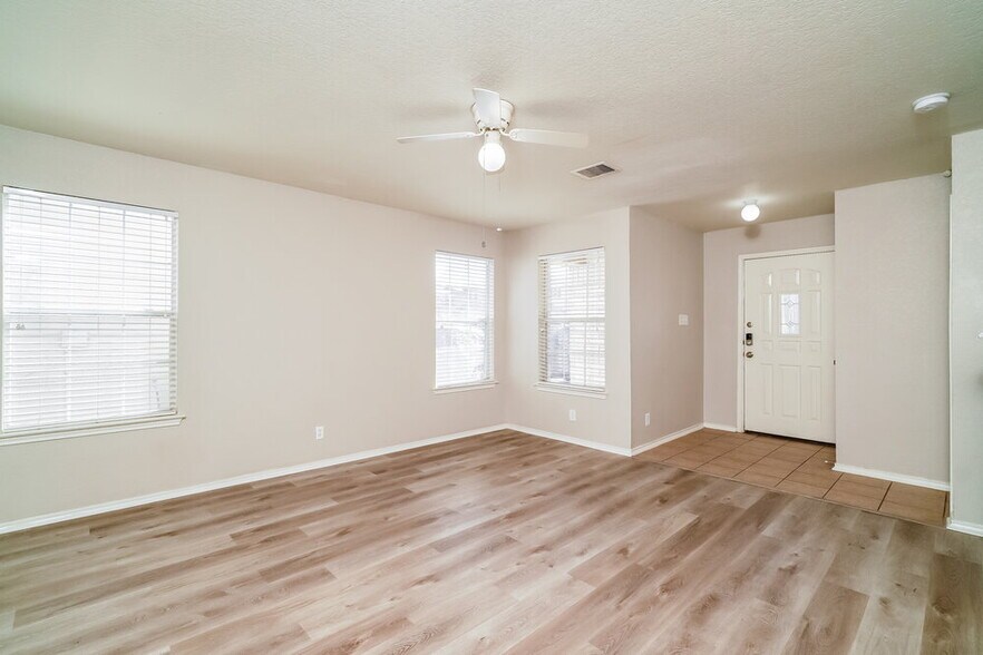 Building Photo - 7426 Circle Farm