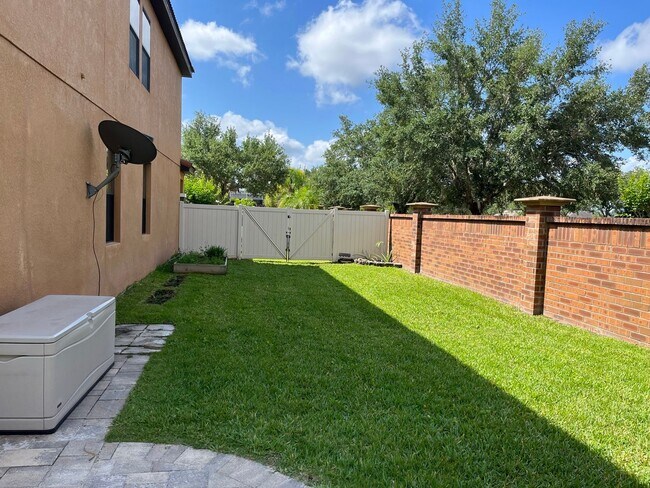 Building Photo - Available Mid May! Spacious 4/2 Single Fam...