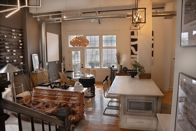 Building Photo - 11 S Mason St