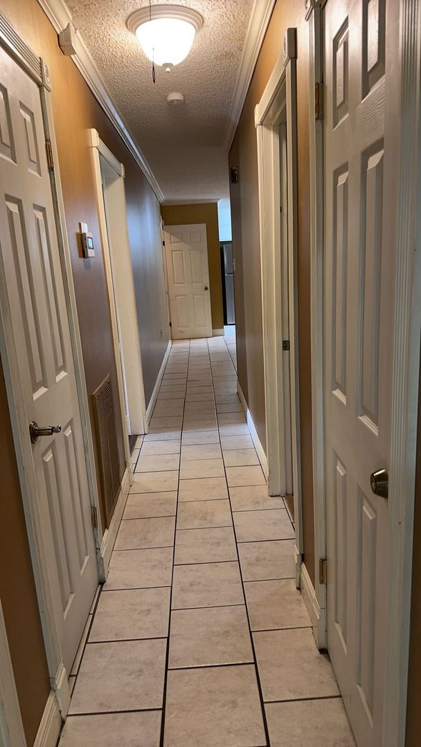 Building Photo - Spacious, Quiet and Updated 3 Bedroom 2 Bath