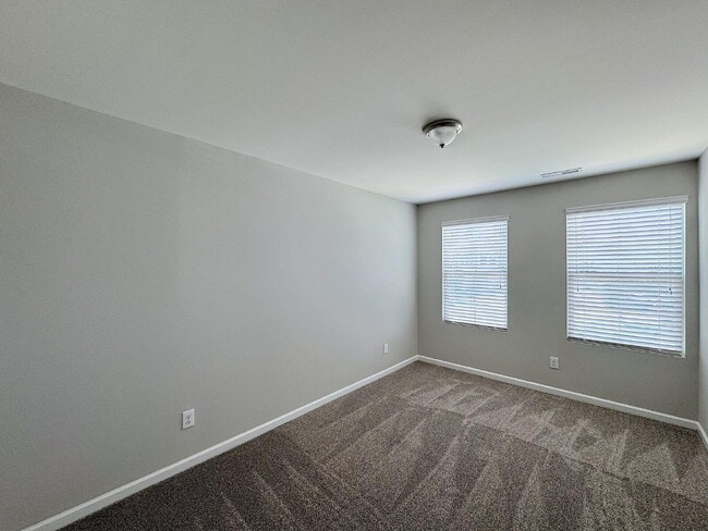 Building Photo - Modern 2 Story Townhome in Brightleaf Comm...