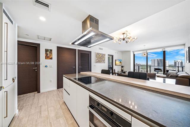 Building Photo - 1000 Brickell Plz
