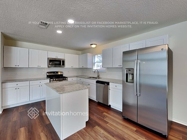 Building Photo - 8418 Sailors St