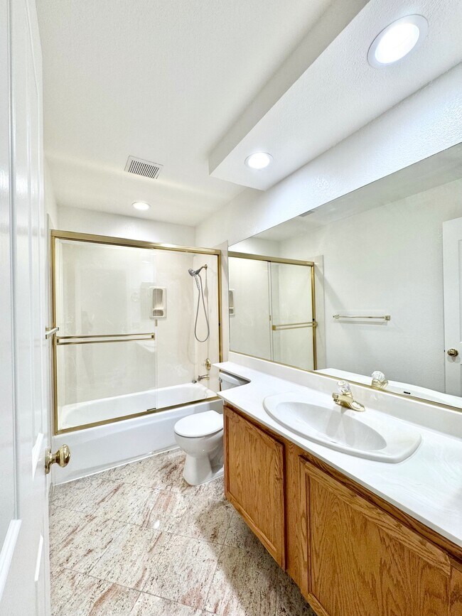 Building Photo - 4378 Conejo Dr