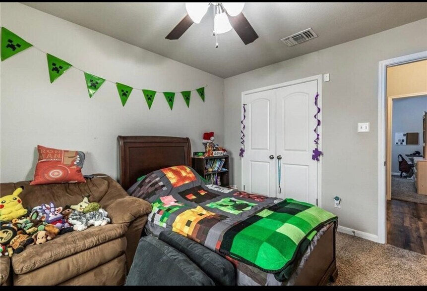 Building Photo - 8219 Quiet Hollow Dr