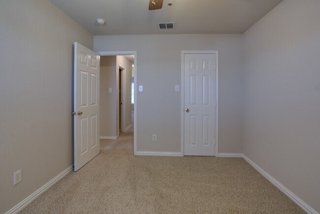 Building Photo - 11808 Pinyon Pine Dr