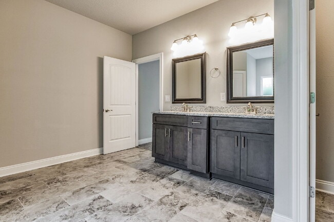 Building Photo - This beautifully maintained 3-bedroom, 2-bathroom residence offers the perfect blend of comfort, ...