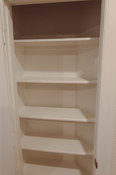 Building Photo - 3352 Vine Ter Trce