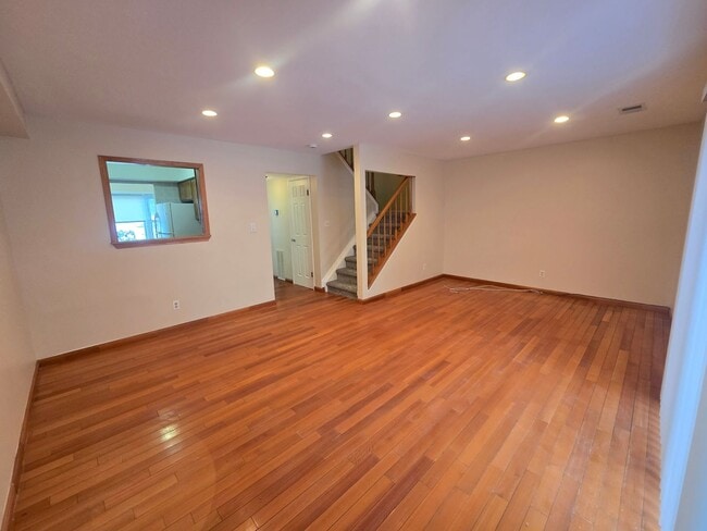 Building Photo - Recently painted & carpeted townhouse with 1,200+ SQ FT, 3-bedroom, 2.5 bathroom and lots of amen...