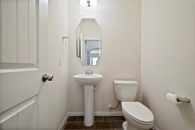 Building Photo - 1403 Holly Chase Dr
