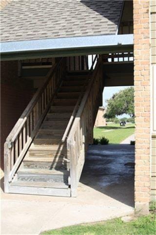 Building Photo - 711 Glenoak Dr