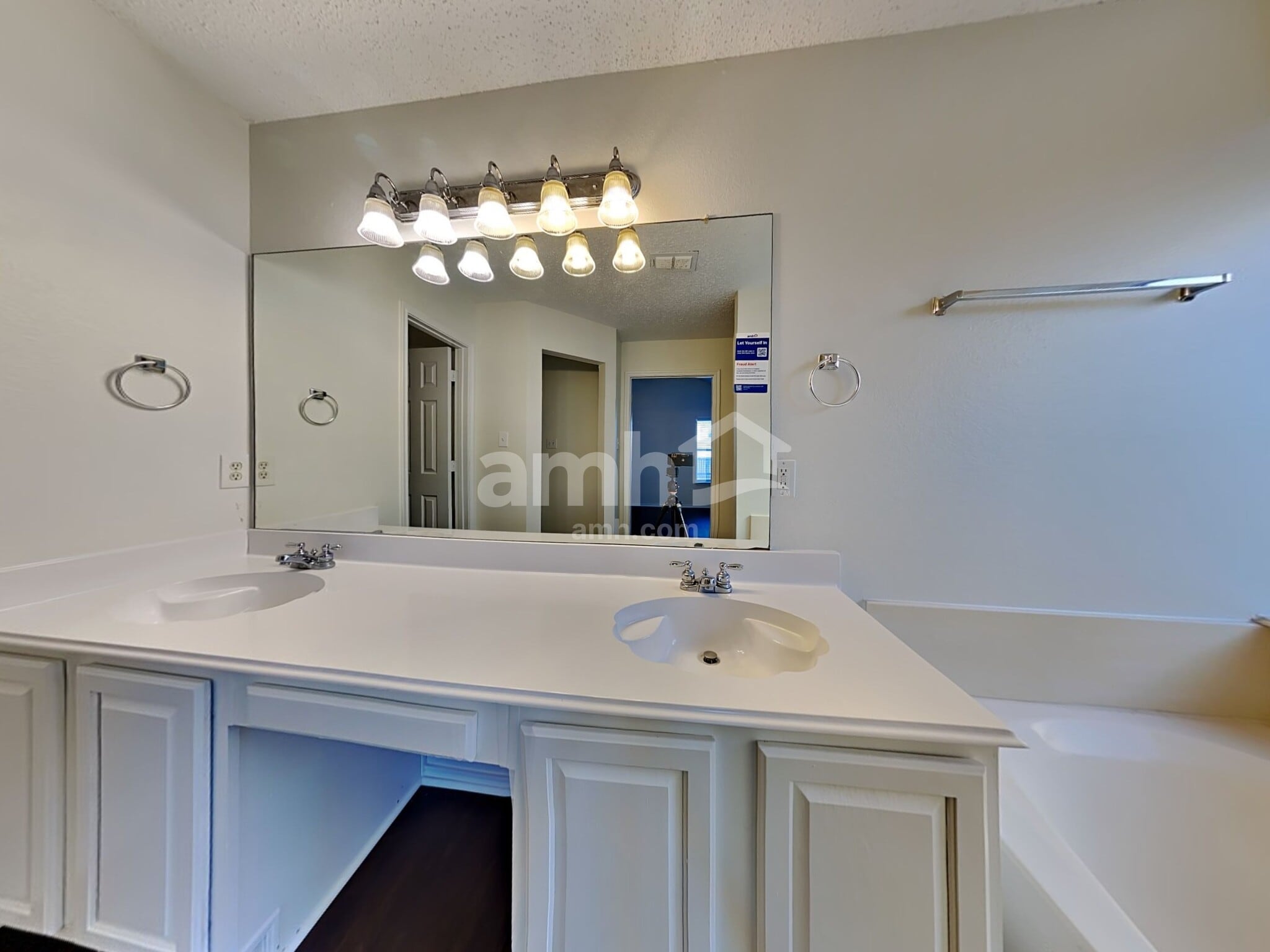 Building Photo - 8629 Garden Springs Dr