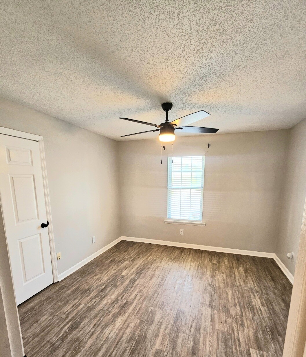 2nd bedroom - 112 W Oak Manor Ct