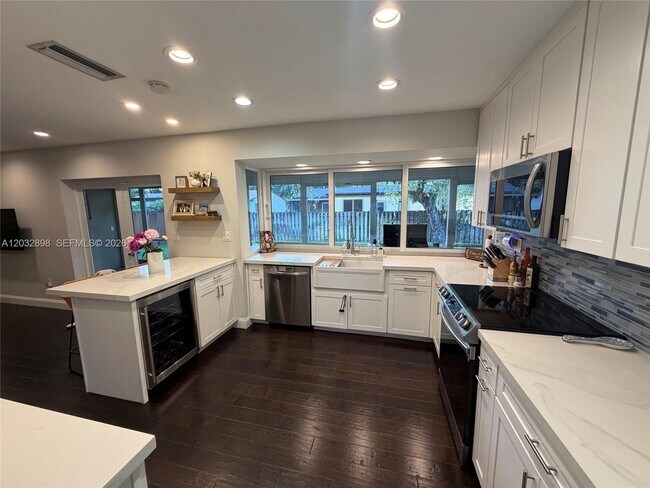Building Photo - 8907 SW 49th Ct