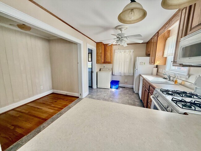 Building Photo - Two bedroom, 1 bath house in Graham-Coming...