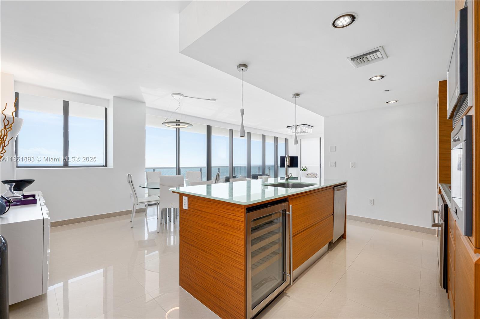 Building Photo - 5875 Collins Ave