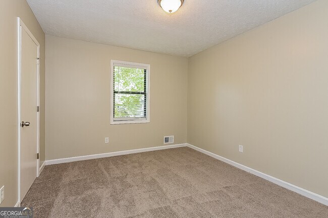 Building Photo - 8050 Sumit Wood Dr NW