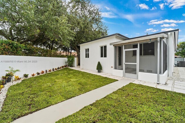 Building Photo - 555 SW 51st Ave