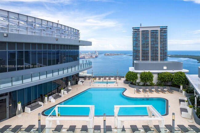 Building Photo - 1000 Brickell Plz