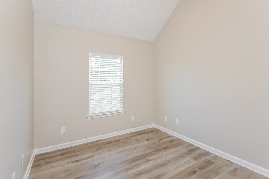 Building Photo - 557 Michael Cir