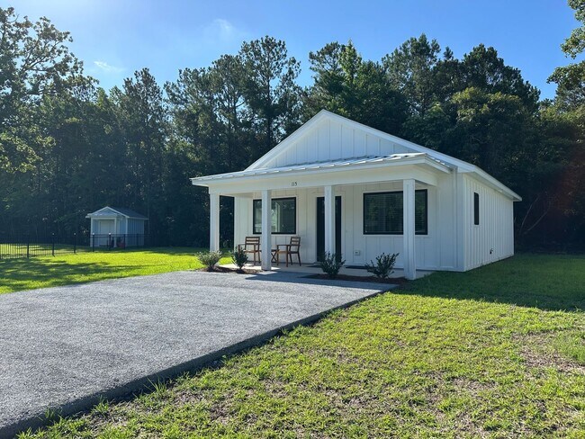 Building Photo - 115 Long Pond Loop
