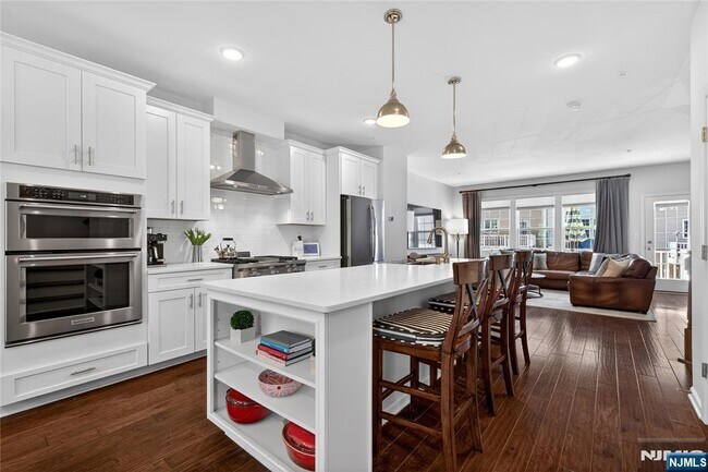 Building Photo - 117 Truman Dr