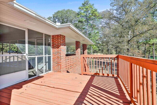 Building Photo - PROCUREMENT ONLY 334 Porter Road - Available Now! Ranch style home with spacious floor plan & bea...