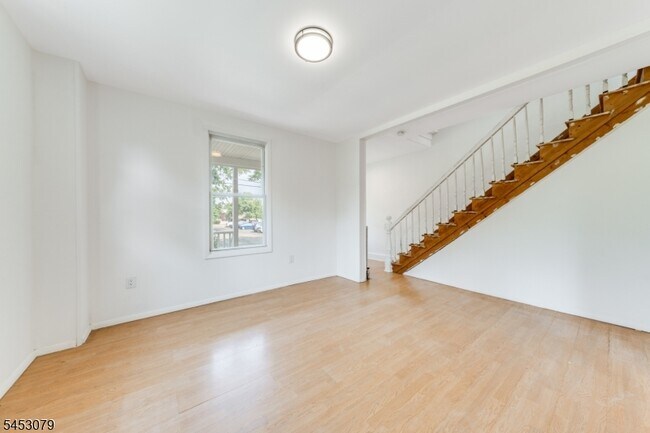 Building Photo - 37 Bowers Ln