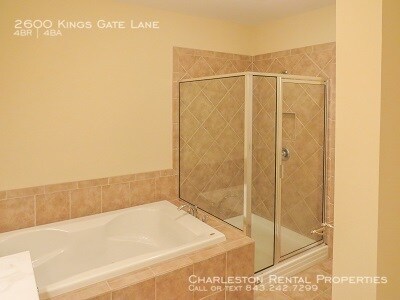 Building Photo - 2600 Kings Gate Ln