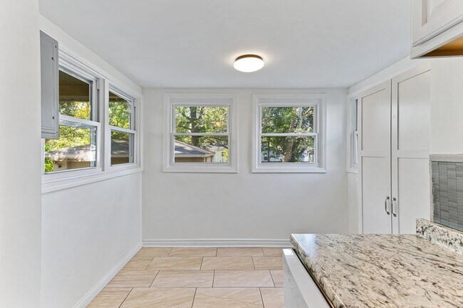 Building Photo - 28649 John Hauk St