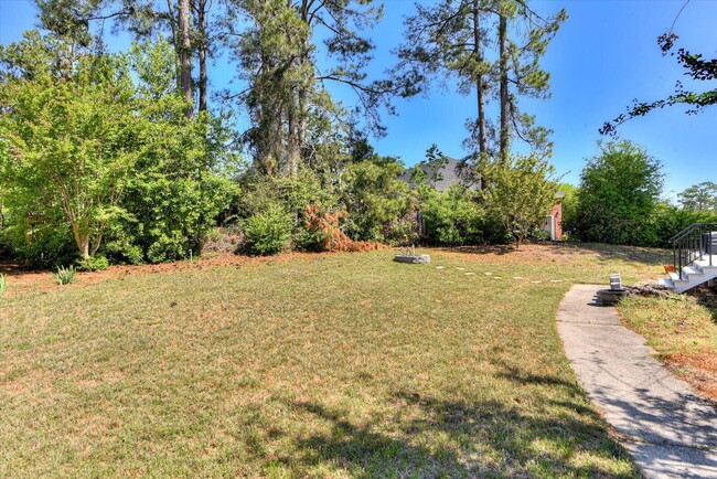 Building Photo - 211 Kestwick Dr W