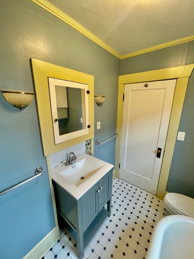 Building Photo - Beautiful 3bd/1bath South Tabor Bungalow w...