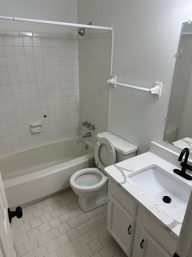 Building Photo - Newly Renovated 3 bed 2 bath in Memphis, TN