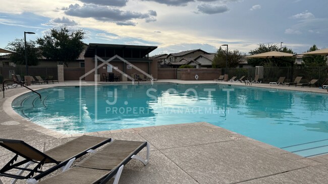 Building Photo - Modern 4-Bedroom Home with Upgraded Kitche...