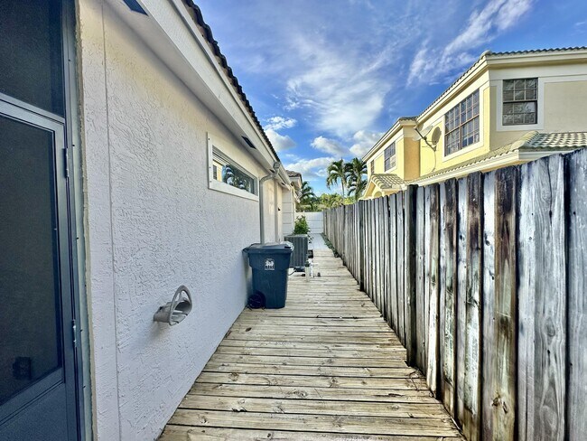 Building Photo - 702 Via Toscana Via