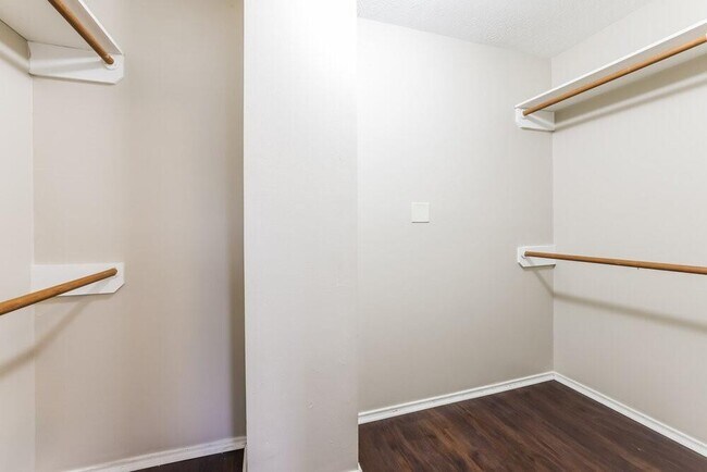 Building Photo - 3810 Village Well Dr