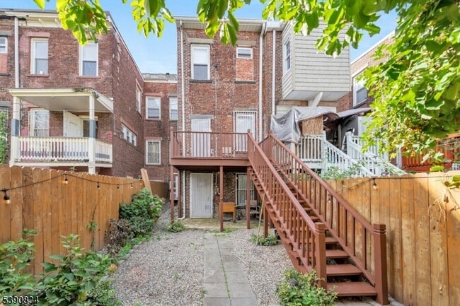 Building Photo - 13 2nd Ave