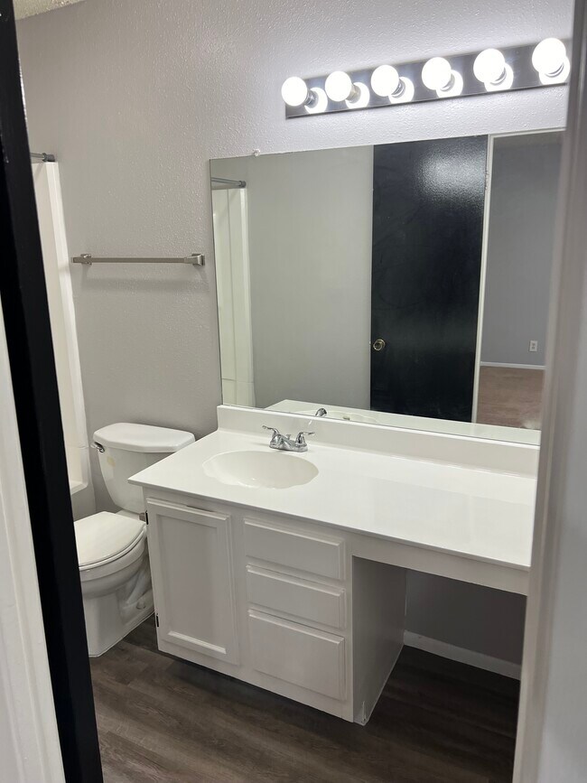 Building Photo - 9713 Village Briar