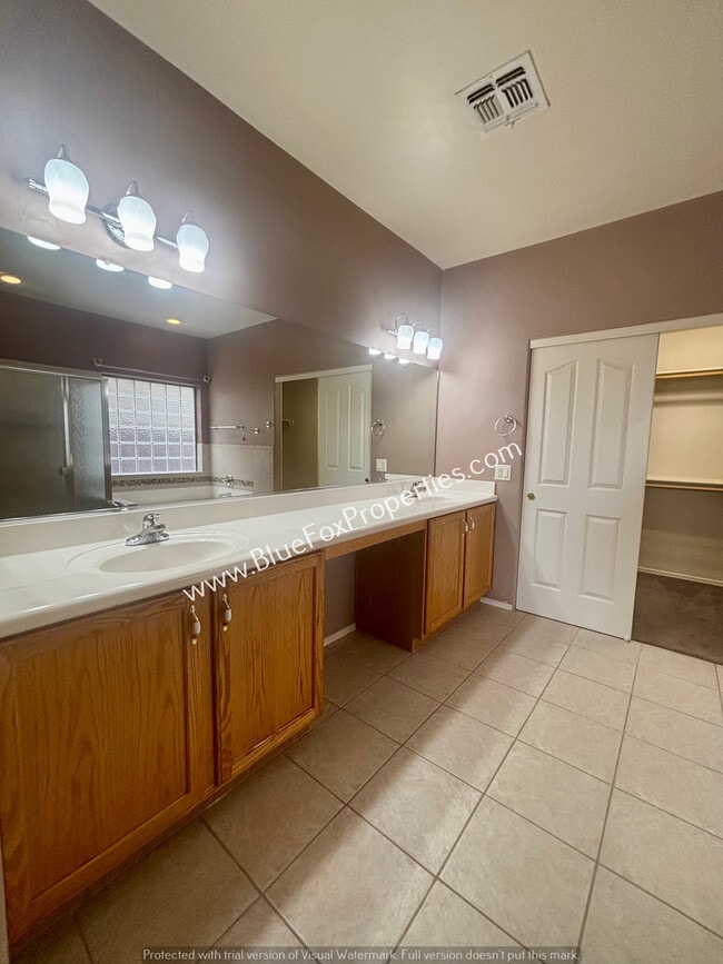 Building Photo - 10593 E Avalon Park St