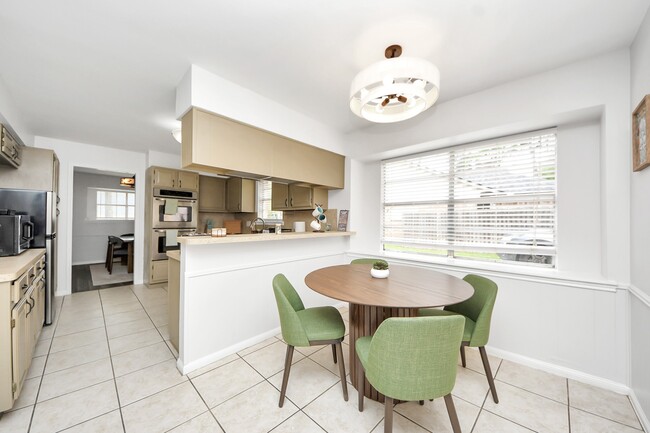 Building Photo - 563 Landfall Ln