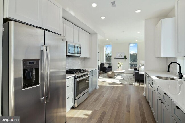 Building Photo - Olde Kensington Two Bedroom Condo