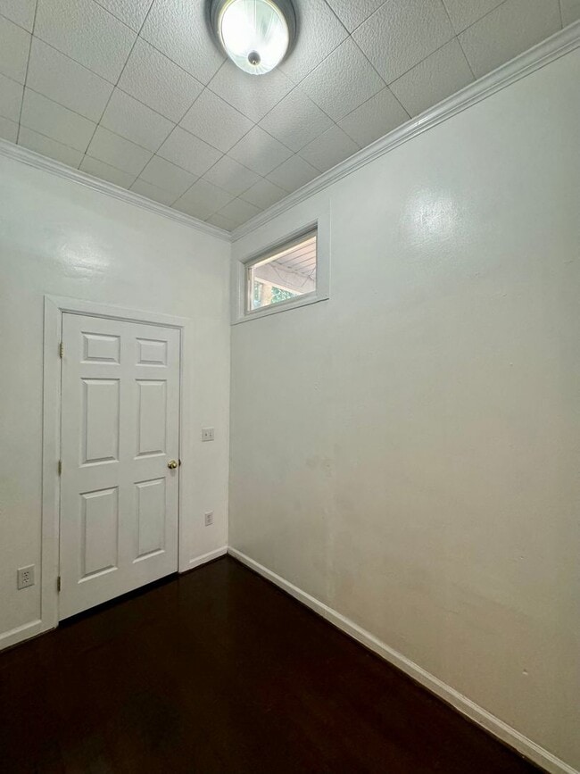 Building Photo - 605 N Ruby St