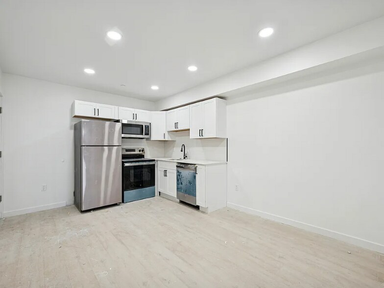 Building Photo - 52 N 52nd St