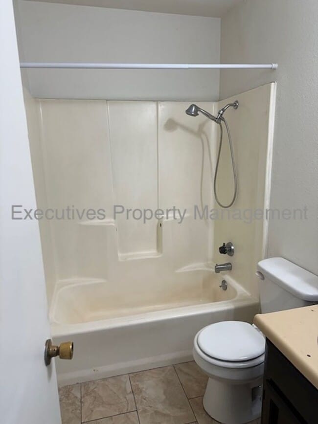 Building Photo - 3367 San Mateo Ct