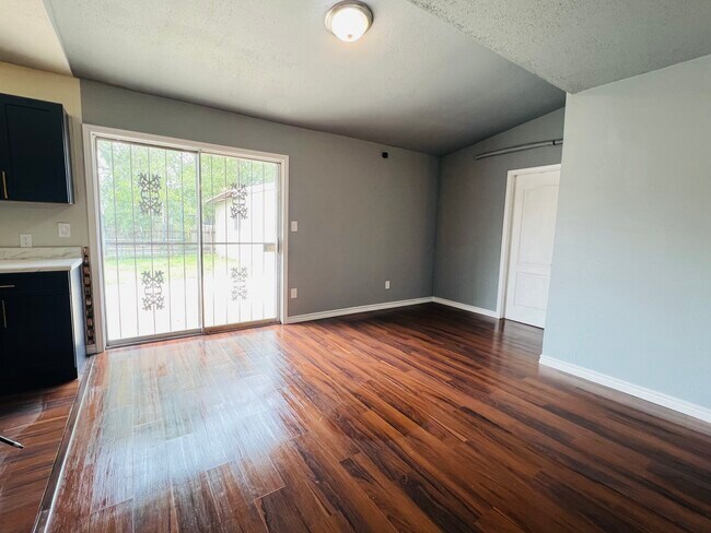 Building Photo - 4851 Castle Bow